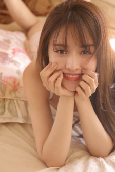 《年轻的女教师3》在线观看